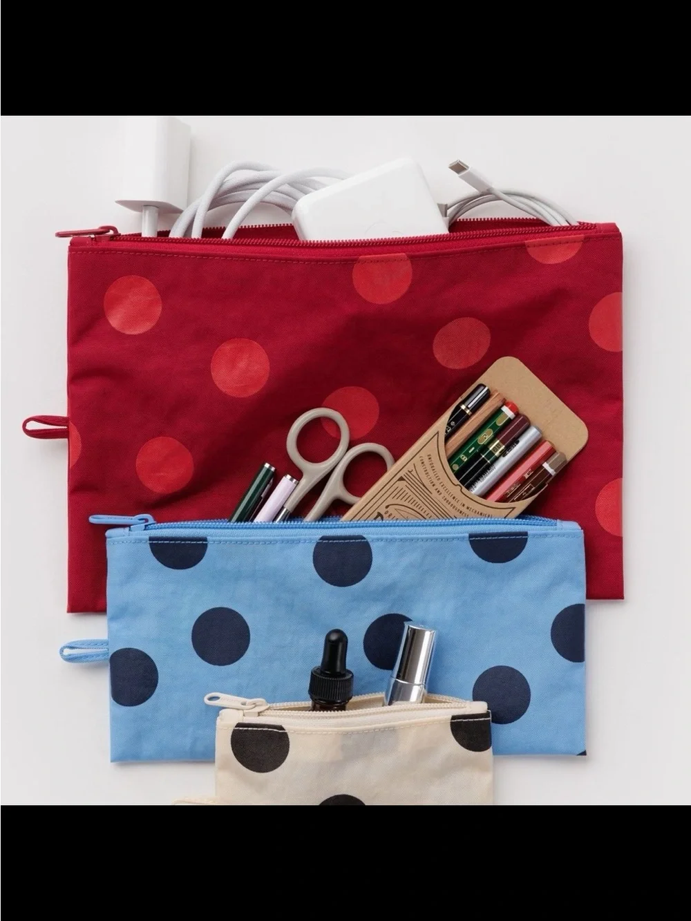 Baggu Pastel Blue Polka Dot Medium Flat Lightweight Nylon Toiletry Zip Pouch